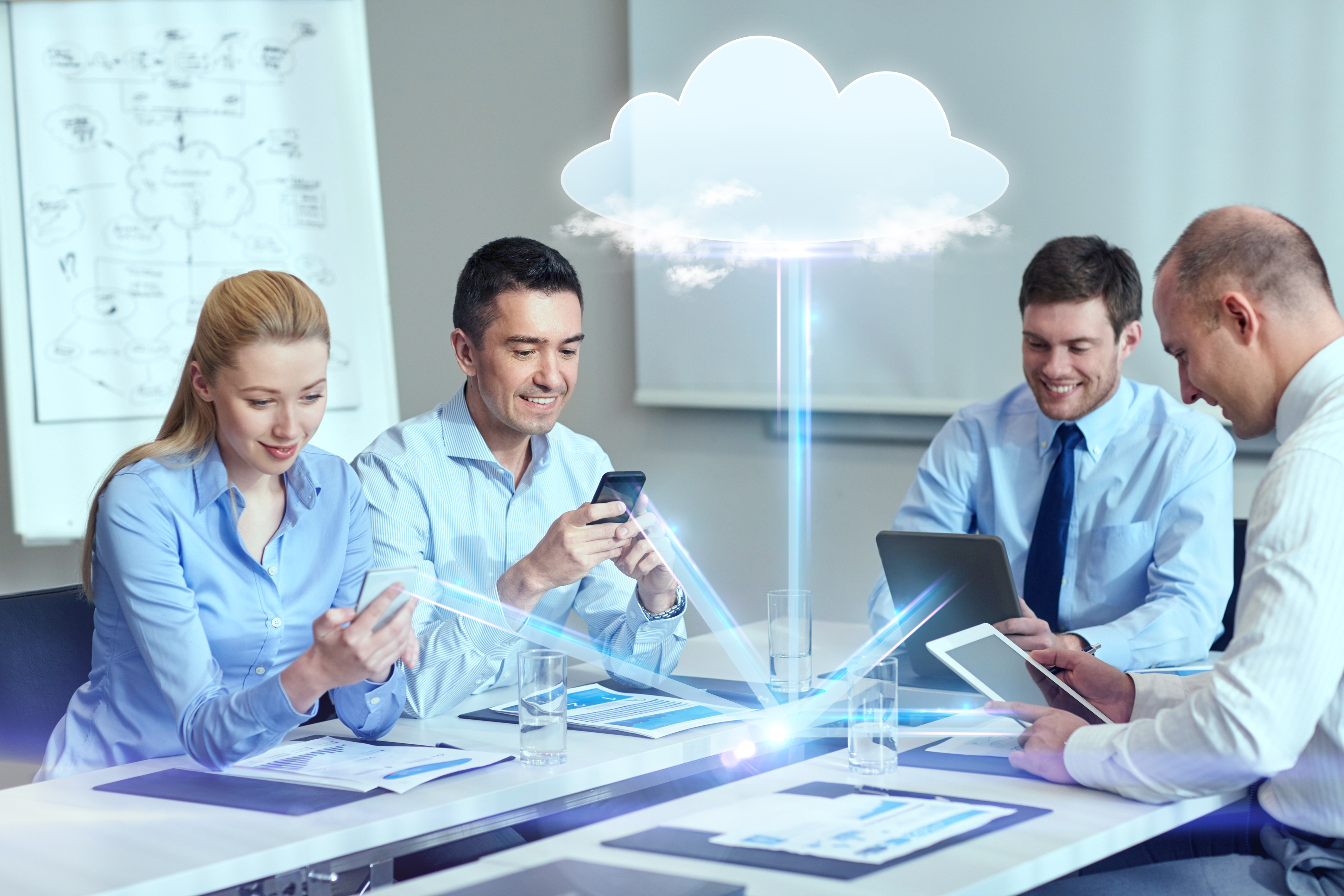 E_Q_cloud_menschen_team_meeting_vernetzt_adobestock_ID75766269_standardlizenz_keinablaufdatum